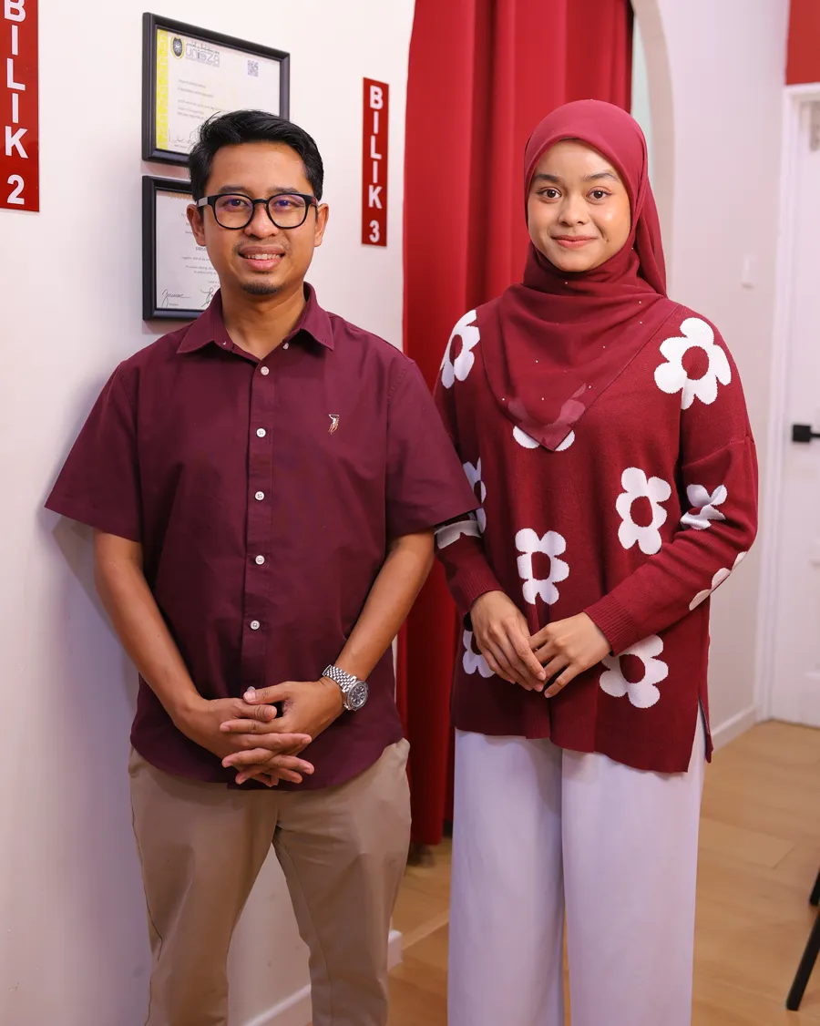 Dr Qim dan fisioterapis Anis Qistina di Jom Physio, Pasir Puteh