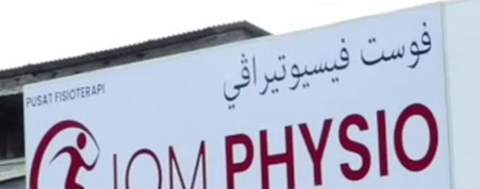 Papan tanda Pusat Fisioterapi Jom Physio, Padang Pak Amat